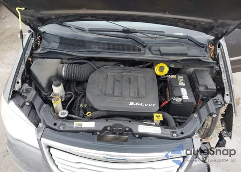 2016 Chrysler Town & Country Touring from USA, damaged, VIN 2C4RC1BG0GR127426